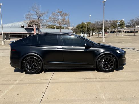 Used 2022 Tesla Model X image 11