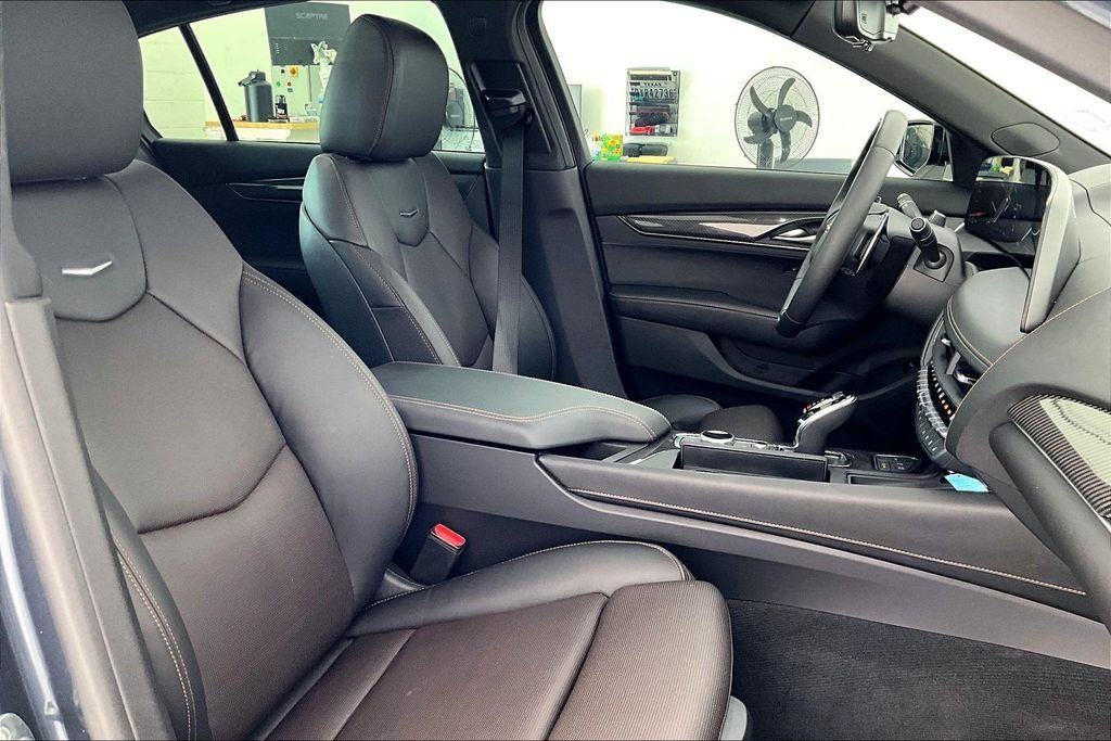 Used 2026 Cadillac CT5 V w/ Technology Package RWD image 8