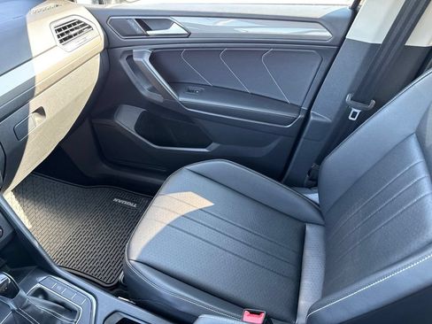 Certified 2022 Volkswagen Tiguan SE FWD image 21
