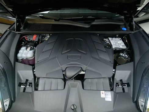 Used 2025 Porsche Cayenne image 10