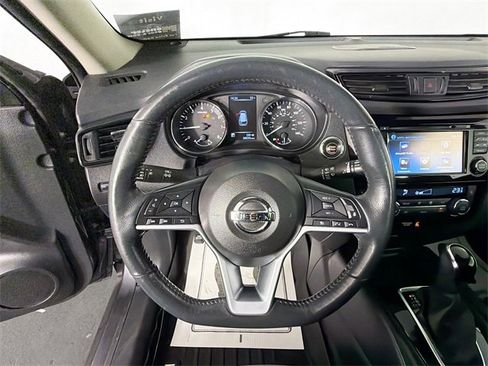 Used 2017 Nissan Rogue SL image 11