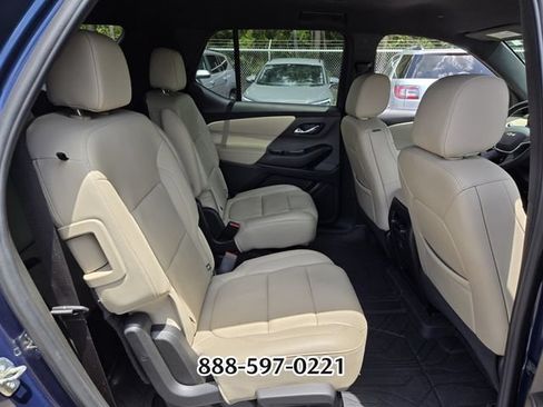 Used 2023 Chevrolet Traverse LT FWD image 18