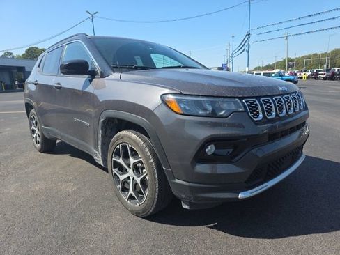 Used 2024 Jeep Compass Limited AWD/4WD image 3