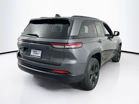Used 2023 Jeep Grand Cherokee Altitude AWD/4WD image 5