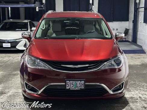 Used 2018 Chrysler Pacifica Limited FWD image 4