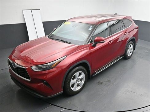 Used 2022 Toyota Highlander LE image 24