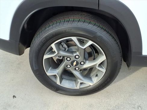 Used 2024 Chevrolet Trax LT w/ Driver Confidence Package FWD image 13