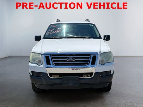 Used 2007 Ford Explorer Sport Trac XLT AWD/4WD image 8