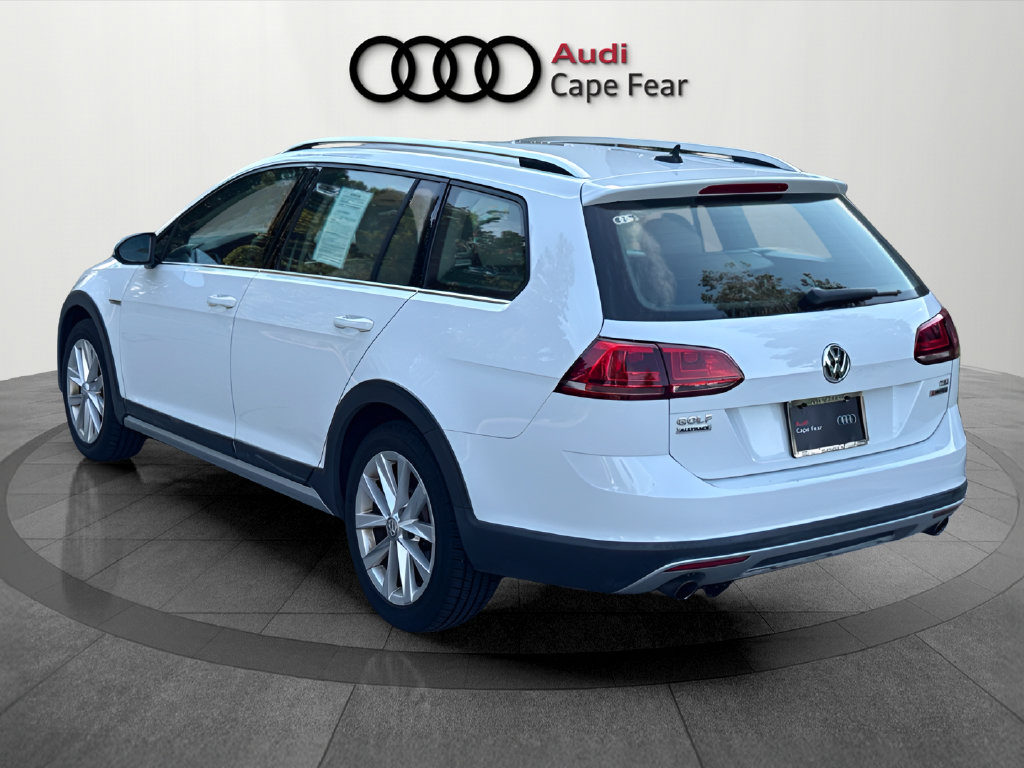 Used 2017 Volkswagen Golf Alltrack AWD/4WD image 3