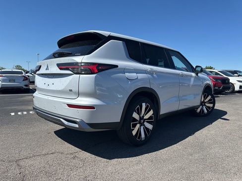 Used 2025 Mitsubishi Outlander AWD image 11