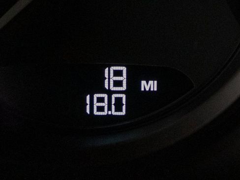 New 2026 Porsche Macan image 16