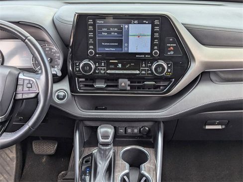 Used 2021 Toyota Highlander Limited image 16