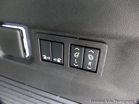 New 2026 Chevrolet Suburban Premier image 25