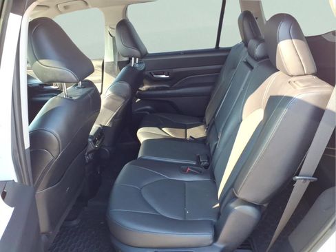 Used 2024 Toyota Grand Highlander XLE image 12