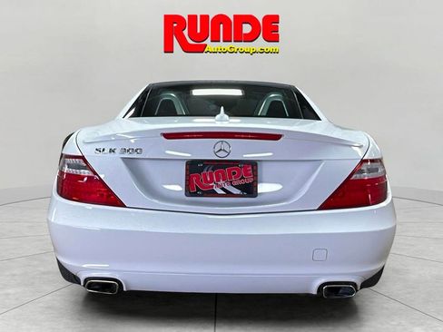 Used 2016 Mercedes-Benz SLK 300 image 4