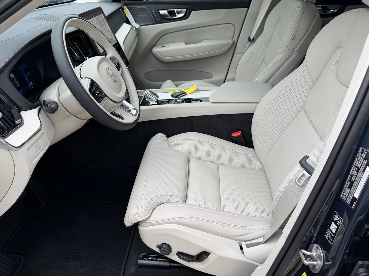 New 2026 Volvo XC60 B5 Ultra w/ Protection Package Premier AWD/4WD image 19