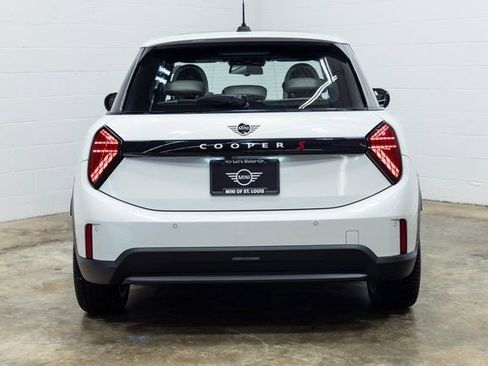 Certified 2025 MINI Cooper S image 9