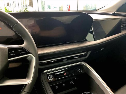 Certified 2025 Audi Q5 Prestige image 6