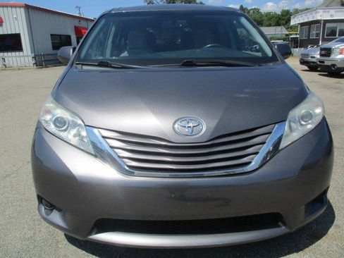 Used 2017 Toyota Sienna LE FWD image 9