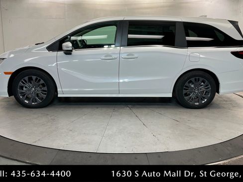 New 2026 Honda Odyssey Touring image 2