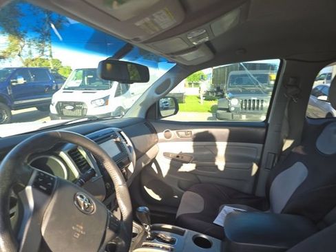 Used 2013 Toyota Tacoma PreRunner w/ SR5 Pkg RWD image 8