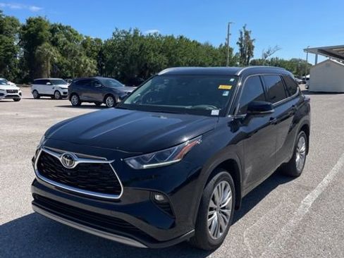 Used 2024 Toyota Highlander Platinum image 1