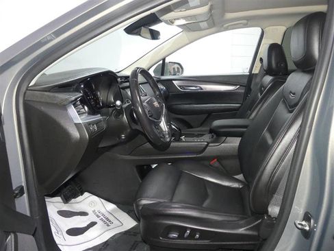 Used 2018 Cadillac XT5 Luxury w/ Driver Awareness Package image 22