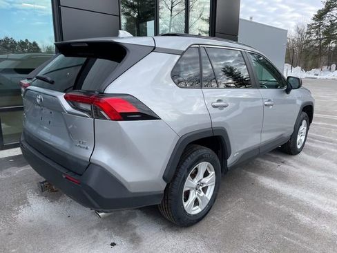 Used 2019 Toyota RAV4 LE w/ Carpet Mat Package image 6