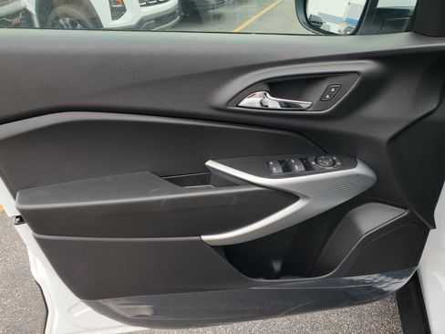 New 2026 Chevrolet Trax LS w/ LS Convenience Package FWD image 19