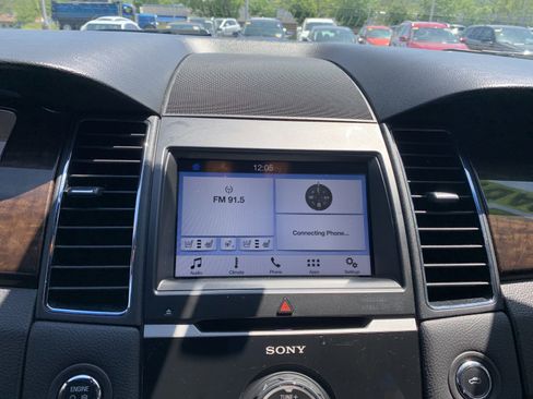 Used 2017 Ford Taurus Limited FWD image 15