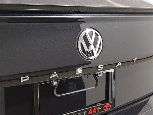 Used 2022 Volkswagen Passat 2.0T R-Line image 9