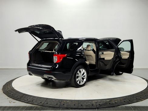 Used 2023 Ford Explorer Platinum w/ Technology Package image 15