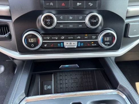 Used 2024 Ford Expedition XLT AWD/4WD image 24