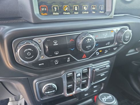 Used 2018 Jeep Wrangler Unlimited Sahara w/ Quick Order Package 24M Moab AWD/4WD image 21