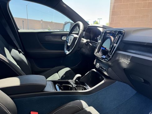 Used 2023 Volvo C40 P8 Recharge Ultimate image 41