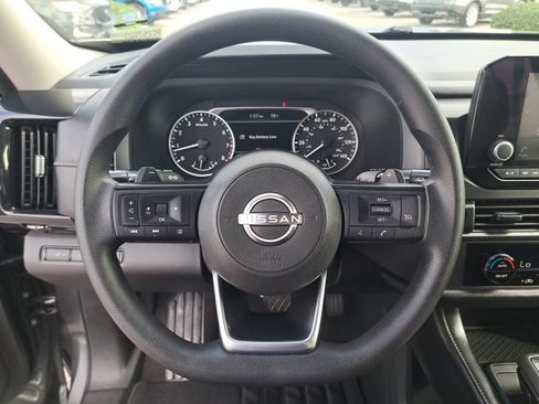 Used 2023 Nissan Pathfinder S image 25