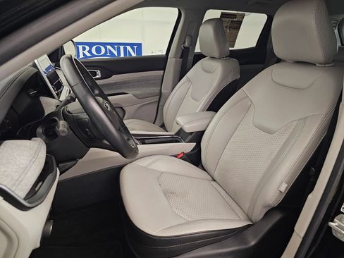 Used 2022 Jeep Compass Latitude w/ Convenience Group FWD image 5