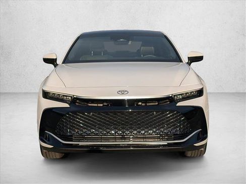 Used 2024 Toyota Crown Limited image 2