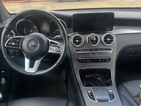 Used 2022 Mercedes-Benz GLC 300 4MATIC image 3