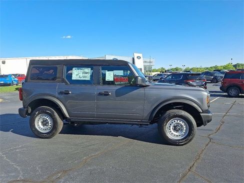 New 2025 Ford Bronco 4-Door image 8