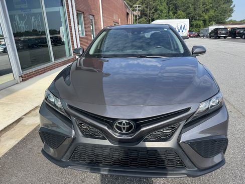 Used 2023 Toyota Camry SE FWD image 4