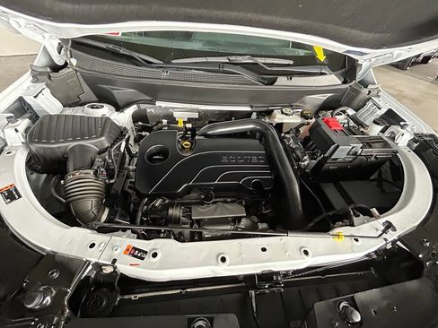Used 2025 Chevrolet Equinox LT FWD image 30