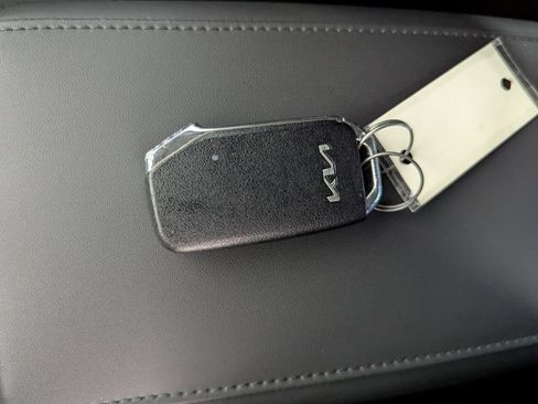 Used 2024 Kia Niro EX FWD image 26