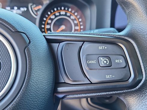 Used 2024 Jeep Gladiator Sport AWD/4WD image 19