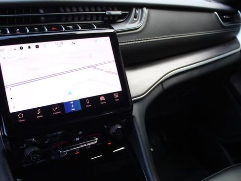 Used 2025 Jeep Grand Cherokee L Limited w/ Black Appearance Package image 15