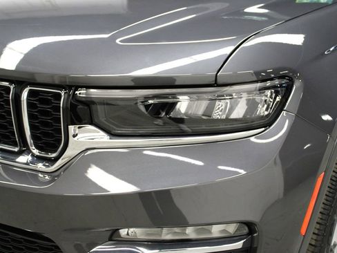 New 2025 Jeep Grand Cherokee Limited w/ Luxury Tech Group II image 37