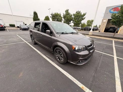 Used 2019 Dodge Grand Caravan GT FWD image 3