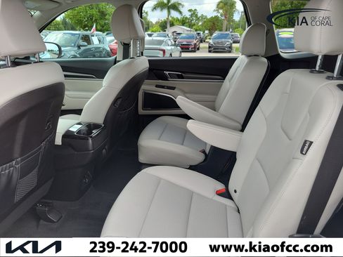Certified 2025 Kia Telluride S FWD image 15