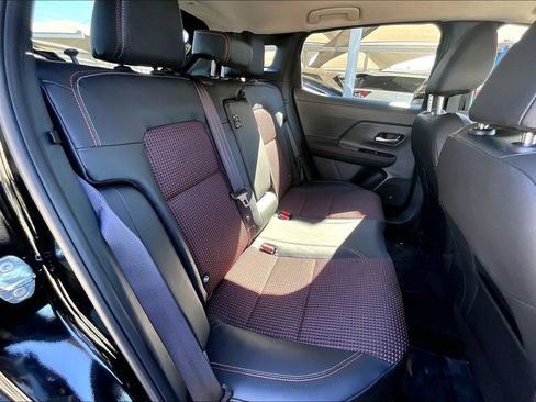 Used 2025 Nissan Kicks SR image 34