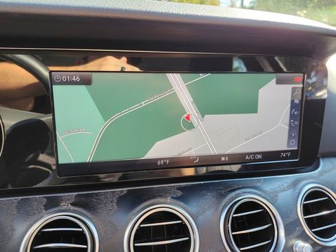 Used 2018 Mercedes-Benz E 300 E 300 image 23